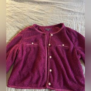 Cropped boucle fabric lady jacket with pearl buttons